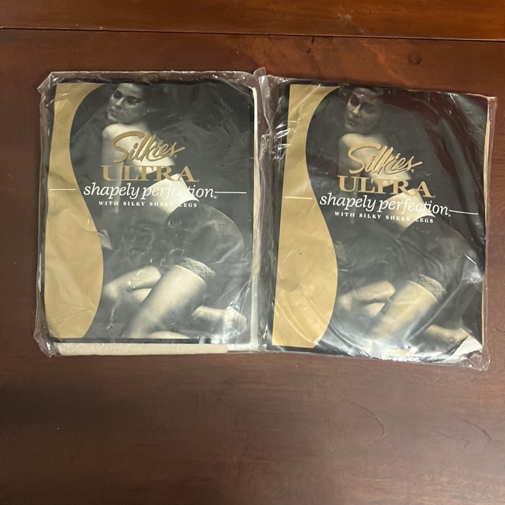 Set of 2 Sealed Silkies Ultra Shapely Perfection Panty Hose Medium Nude & Ivory